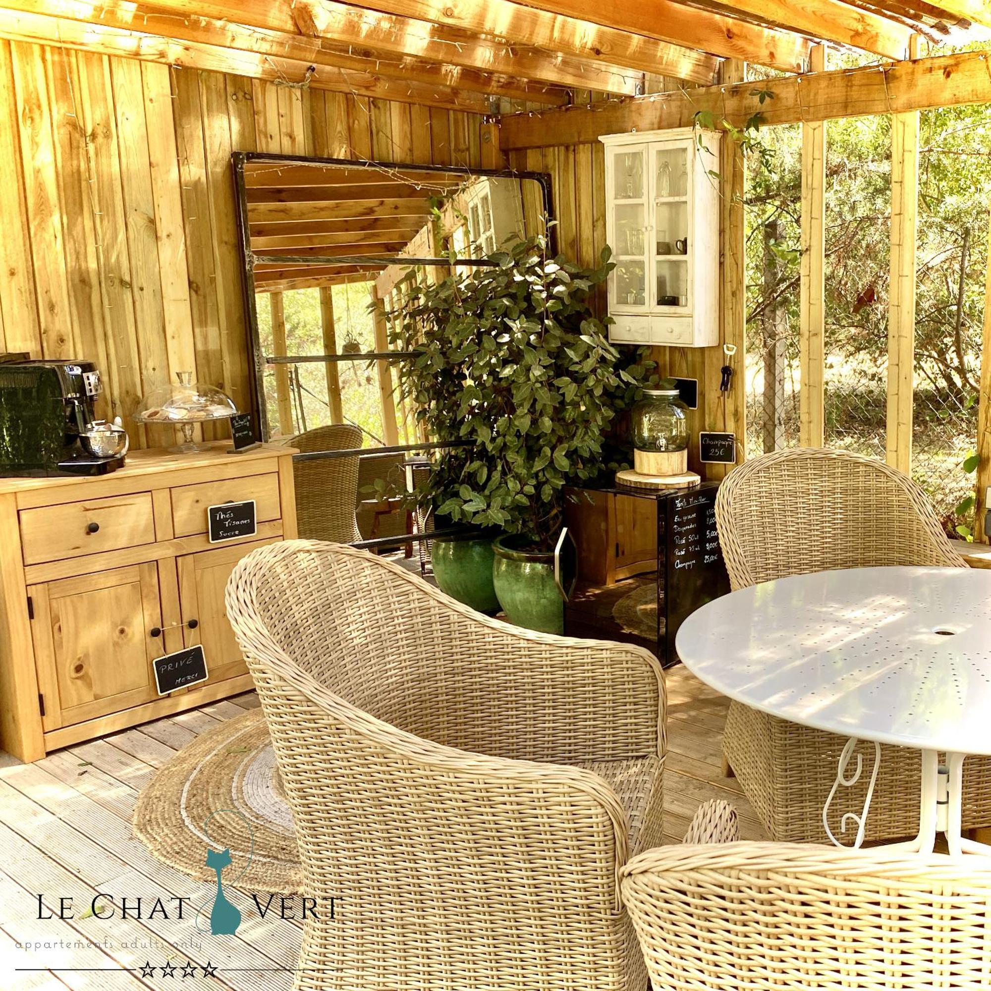 Le Chat Vert - Appartements Adults Only Saint-André Екстериор снимка